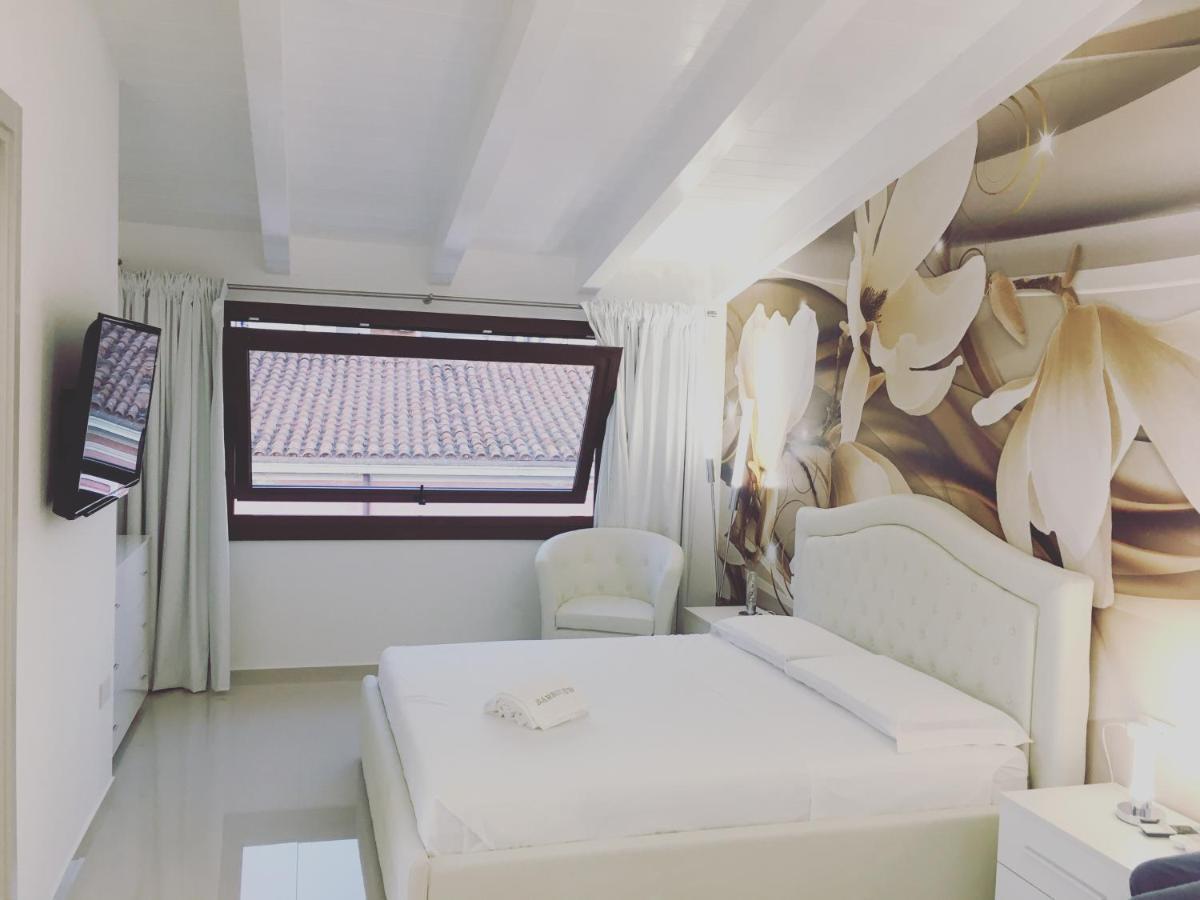 Barrile'S Hotell Olbia Exteriör bild